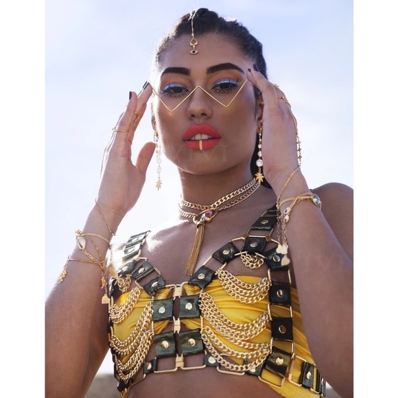 Avant Garde Triangular Gold Frame Lensless Glasses - Picture 2 of 16